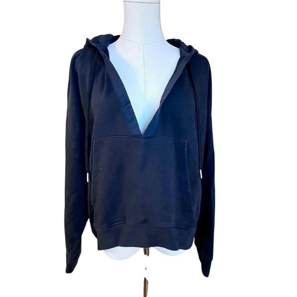 Fabletics Tops - Black Fabletics cropped hoodie - super soft and comfy Women's M